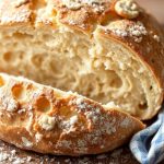 محتوى الصورة: دليل شامل لصنع عجينة العجين المخمر السحرية، مع التركيز على إتقان صنع عجينة العجين المخمر.