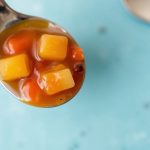 وعاء ريلش كثيف ومتماسك مع ملعقة، قوام أقل مائي